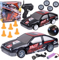 rc drift auto z pachołkami i dodatkowymi kołami 1:24