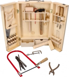 Drewniane pudełko z metalowymi narzędziami