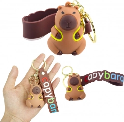 Breloczek Kapibara z żółtym plecakiem