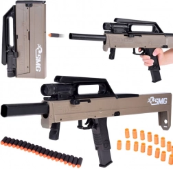 Piankowy pistolet maszynowy z magazynkiem i łuskami