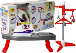 Dziecięcy zestaw żelazka na baterie z deską i wieszakiem