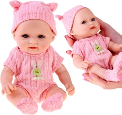 Urocze niemowlę lalka 26 cm w dzianych śpioszkach z czapeczką