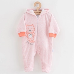 Niemowlęcy welurowy kombinezon z kapturem NEW BABY Sweetheart różowy