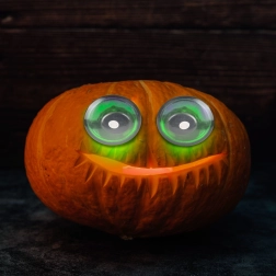 Halloweenowe straszne oczy z zielonymi diodami LED