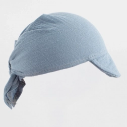 dziecięca letnia muślinowa chustka z daszkiem New Baby niebieska