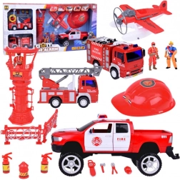 Zestaw dużych pojazdów strażackich z kaskiem