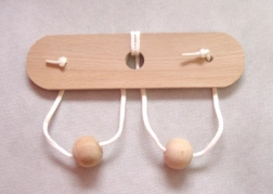 Drewniana łamigłówka Piersi