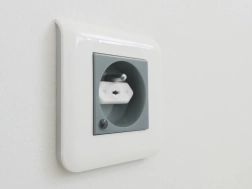 Ochrona gniazda elektrycznego biała