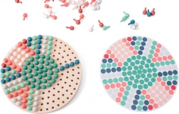 Drewniana mozaika z kołeczkami i szablonami