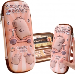 Piórnik szkolny Kapybara na hulajnodze 23 cm