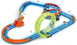 tor wyścigowy ze świecącym autkiem z ładowaniem USB