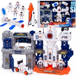 Centrum kosmiczne z rakietami, promem kosmicznym i astronautami