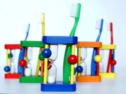 Stojak na szczoteczkę do zębów z klepsydrą HESS