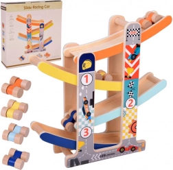 Drewniana tor wyścigowy dla autek ze zjeżdżalnią