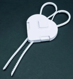 Elastyczny zamek zabezpieczający do drzwiczek dla dzieci