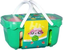 Koszyk z krojonymi owocami i warzywami