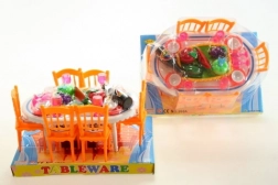 Stolik z jedzeniem dla lalek z krzesełkami i naczyniami