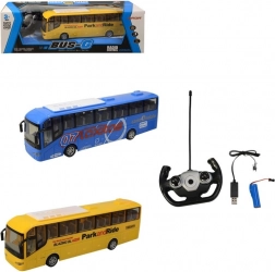 Autobus na zdalne sterowanie ze światłami