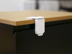 Biały zamek bezpieczeństwa do szafek i szuflad