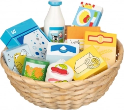 Drewniany koszyk na zakupy z produktami spożywczymi dla dzieci