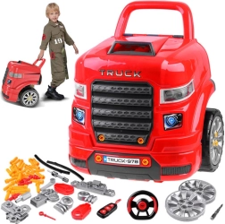 warsztat małego mechanika samochodowego z rozkładanym silnikiem i pilotem