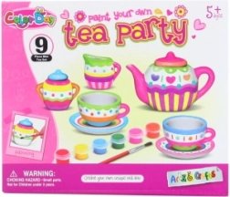 Malowanie ceramicznego zestawu do herbaty dla dzieci