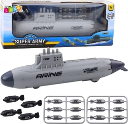 Szara łódź podwodna z torpedami i mechanizmem 28 cm