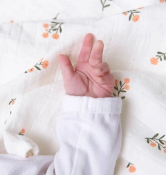 Muślinowe pieluszki w kwiatowy wzór A Little Lovely Company