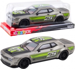 Sportowy samochód z napędem tylnym srebrno-zielony