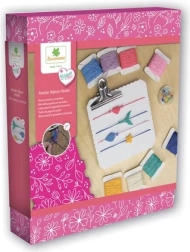 Wyrób biżuterii – mini bransoletki makramowe