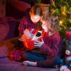 Projektor gwiazd Astronauta z pilotem – nocne światło do pokoju dziecięcego