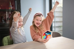 Gra logiczna – puzzle z pszczółkami