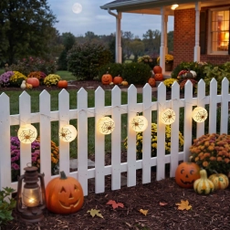 Halloweenowy łańcuch świetlny z lampionami w pajęczyny