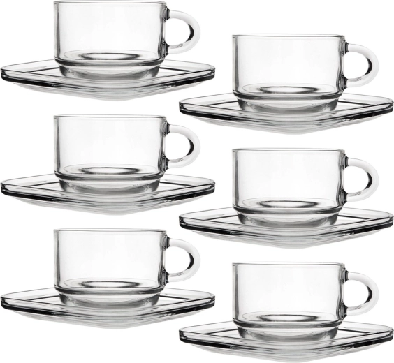 Nowoczesne, przezroczyste szkło, które podkreśla napój