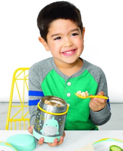 Szeroki wlew dla łatwego nabierania i czyszczenia