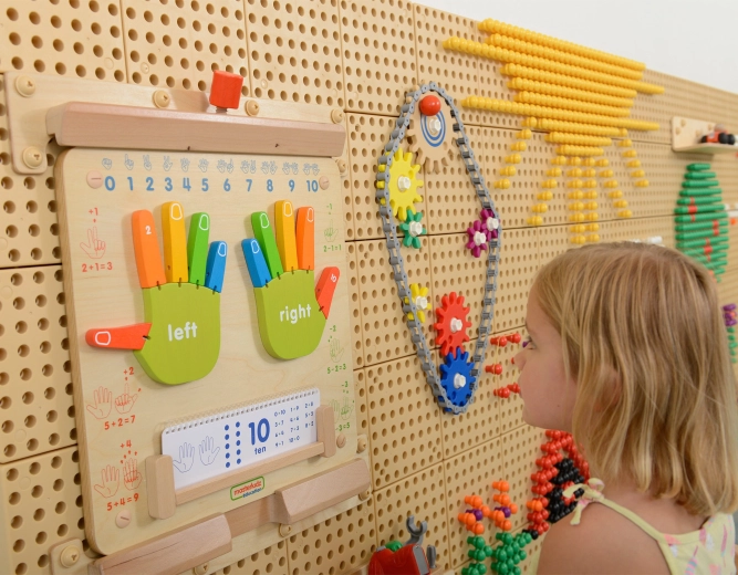 Element elastycznej ściany edukacyjnej