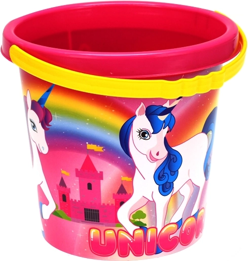 Magiczny motyw jednorożca zachęca do zabawy