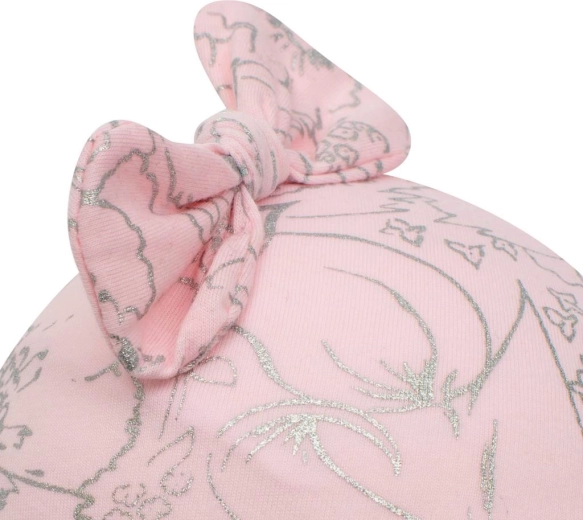 Subtelny wygląd z kokardką i błyszczącym nadrukiem