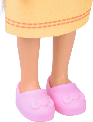 Uroczy strój z różowymi bucikami