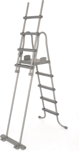 Antypoślizgowe stopnie i solidne poręcze