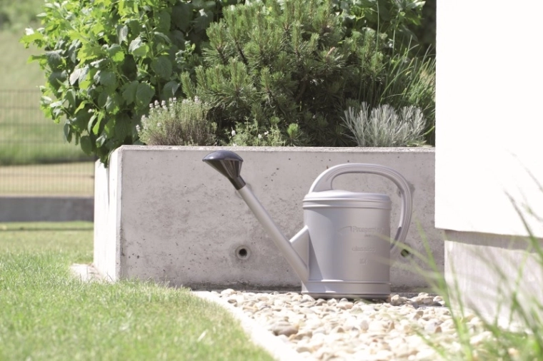 Ergonomiczny kształt dla wygodnego noszenia i nalewania