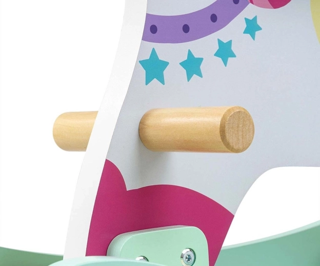 Solidna drewniana konstrukcja i wygodny chwyt