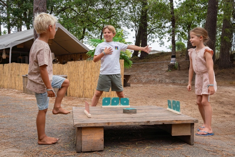 Zabawa w domu i na zewnątrz