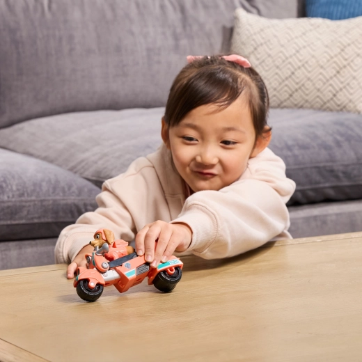 Dynamiczna jazda z obracającymi się kołami