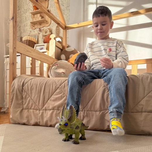 Światła i ryk dinozaura