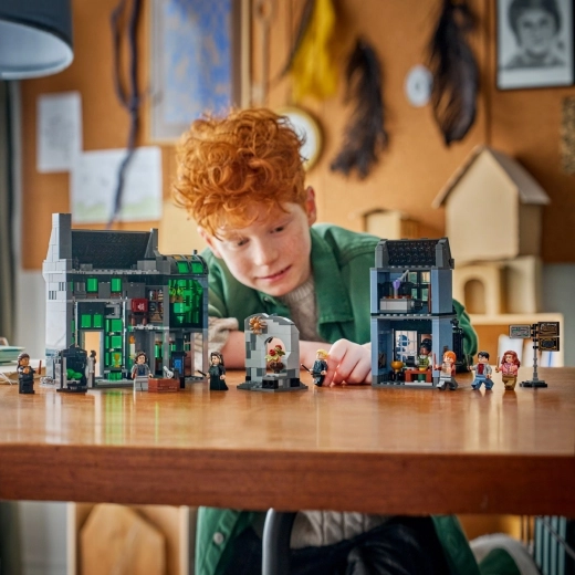 8 minifigurek i zabawa na długie godziny