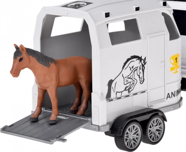 Otwierana rampa i przewóz konia