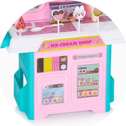 Wspiera wyobraźnię i umiejętności społeczne