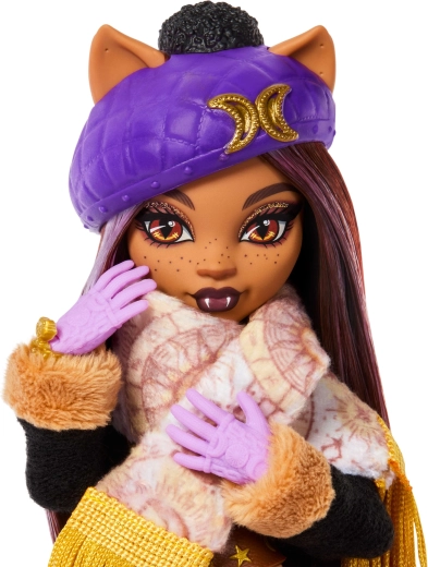 Clawdeen Wolf w zimowym stylu z akcesoriami