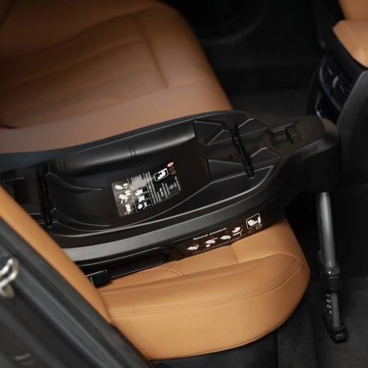 Bezpieczny montaż z ISOFIX i nogą podpierającą